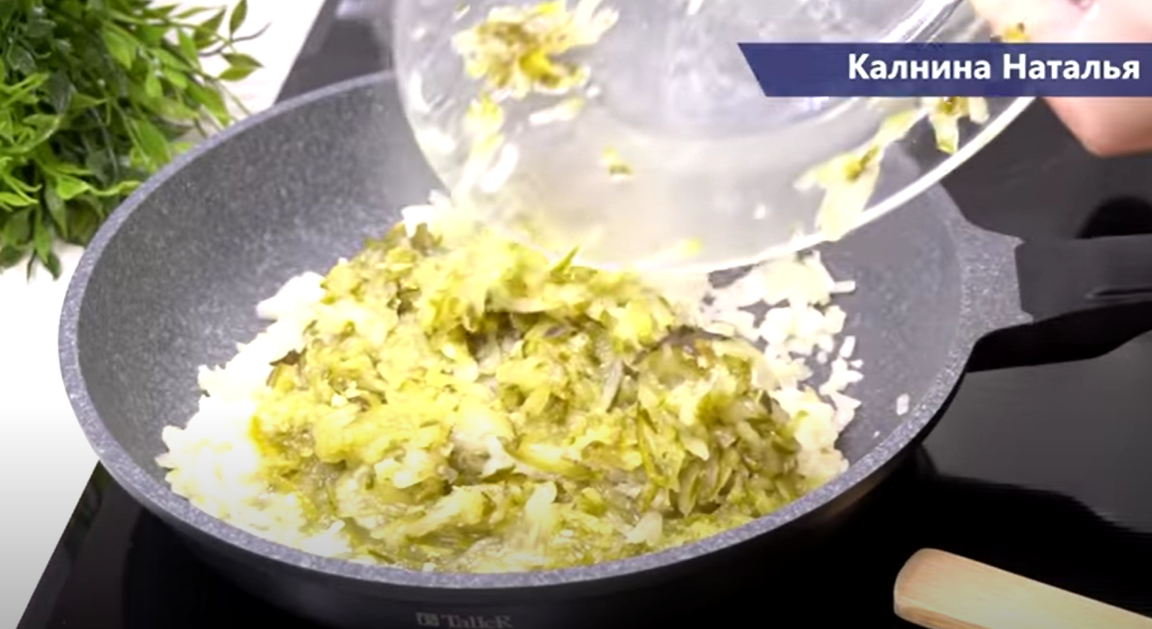 Начинка для пирожков из соленых огурцов и лука