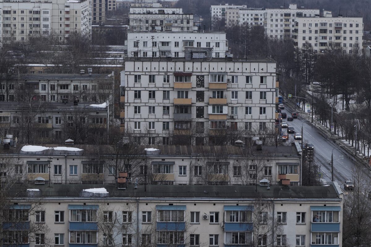 Девятиэтажки серии  II-18-01 и пятиэтажки на ул. Юных Ленинцев