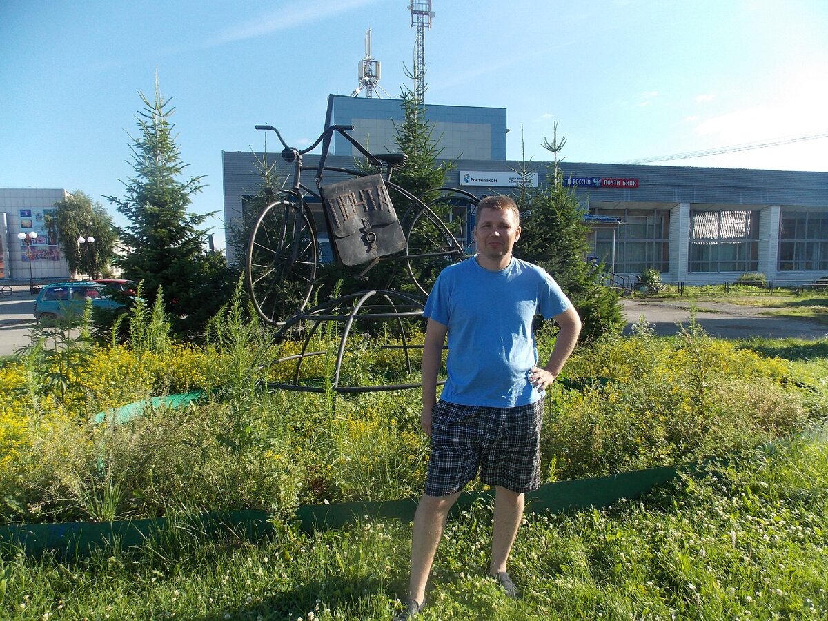 Почтовый велосипед в Майме. Внимательные заметят наше средство передвижения на заднем фоне.