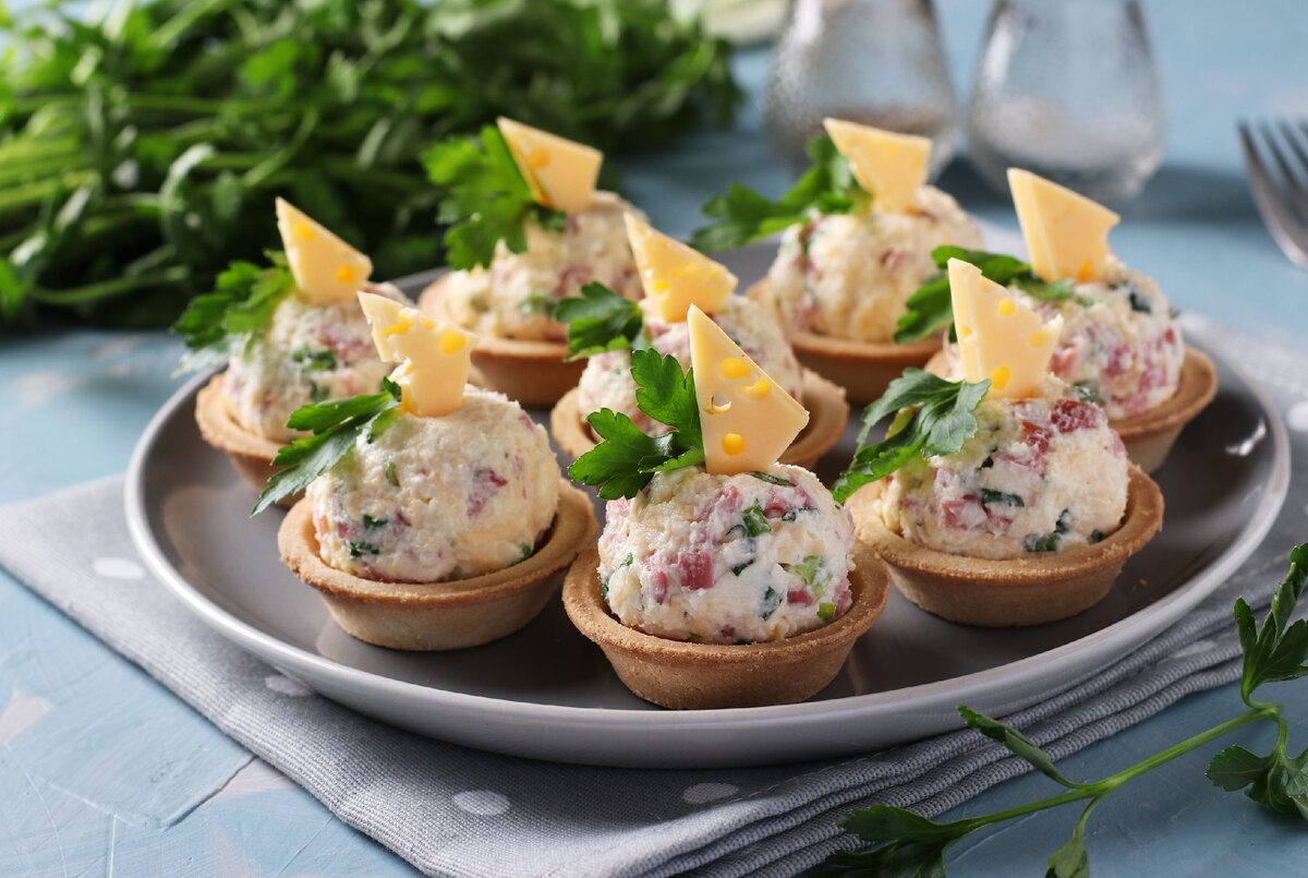 Иллюстрация к публикации: из рецепта «Закуски в тарталетках с колбасой и сыром» от нашего автора Анжелики. Рецепт смотрите ниже ...