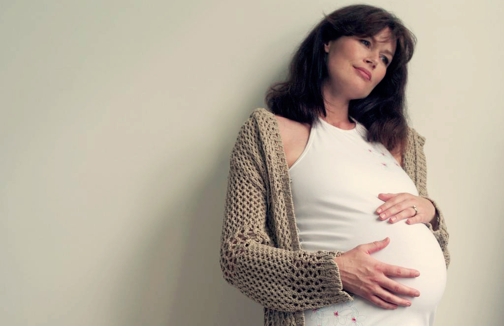Возраст первой беременности. Беременные женщины в возрасте. Беременные женщины в 40 лет. Беременные пожилые женщины.