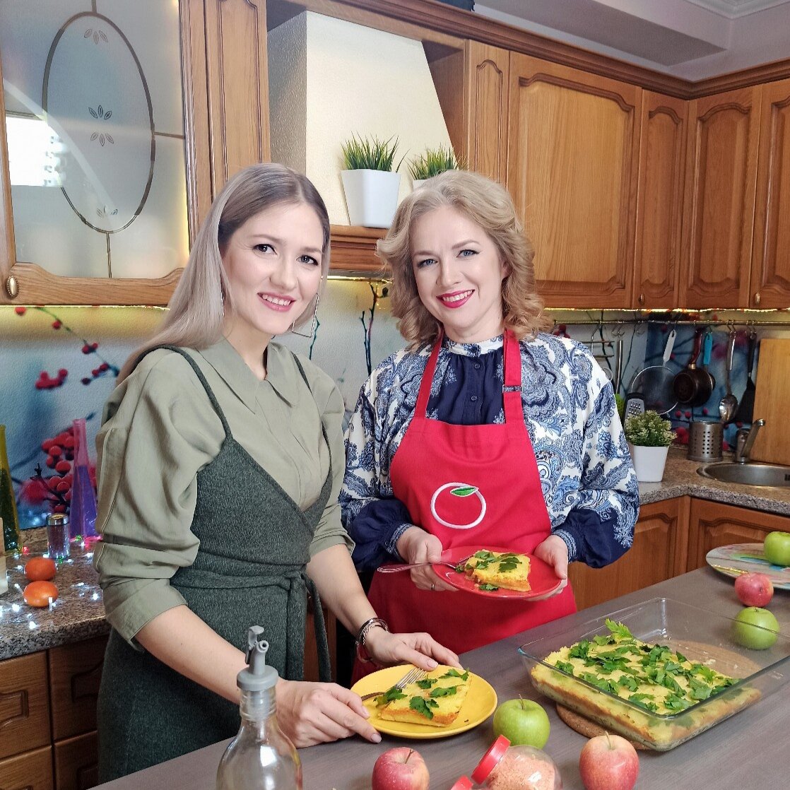 Со знаменитым блогером Наталией Гамаюновой на съёмке рубрики "Кулинарный вызов" 