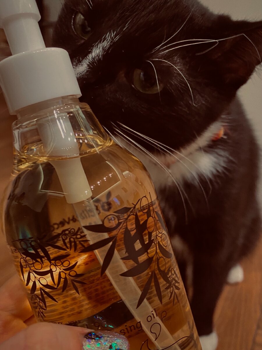 Гидрофильное масло от Elizavecca и мой любопытный  кот 🐱 