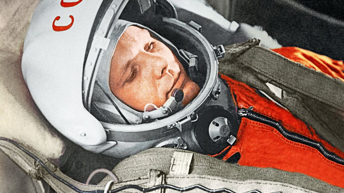 Юрий Гагарин перед запуском. 
