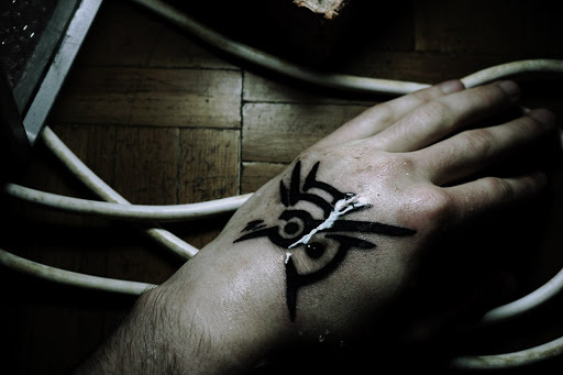 В его метке зашифровано настоящее имя 