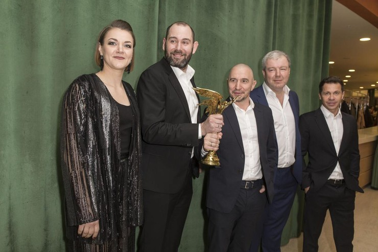 Актриса предпочитает играть в кино, чем в театре