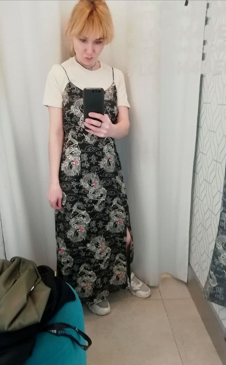 Ладно, я же девочка, можно и платье померить, и даже купить.