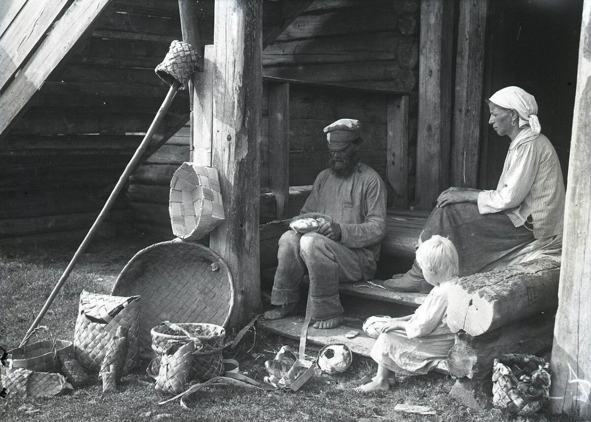 Крестьянин в лаптях. Фотограф Беликов Александр Антонович 1883 1941. Лапотные крестьяне. Жизнь крестьян. Карельские крестьяне.