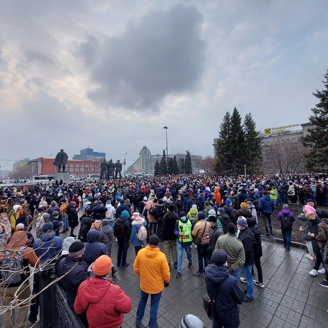 Праздник на площади ленина сегодня. Протест на площади Ленина Новосибирск. Площадь Ленина в Новосибирске сейчас. Пикет на пл Ленина Новосибирск. Площадь Ленина 2010 Новосибирск.