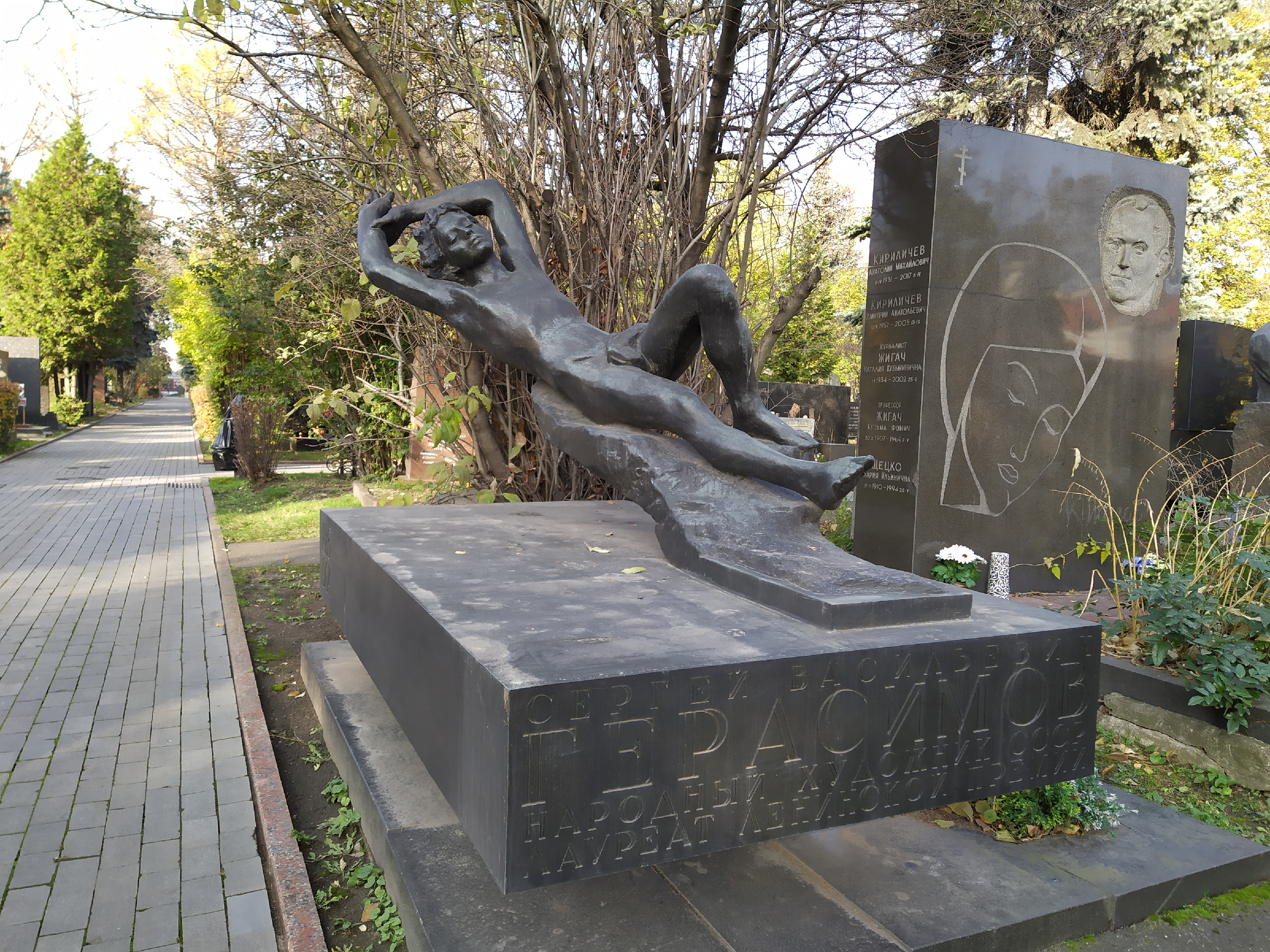 Необычные надгробия некрополей Москвы. Часть 4.3