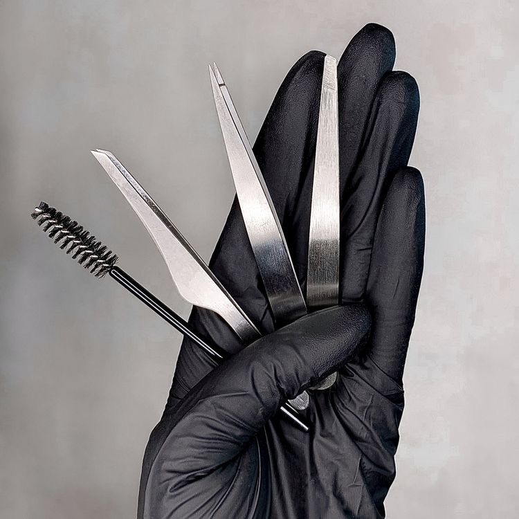 Пинцет - это волшебная палочка в руках бровиста, но колдовать такой палочкой можно,  только если она правильно выбрана.