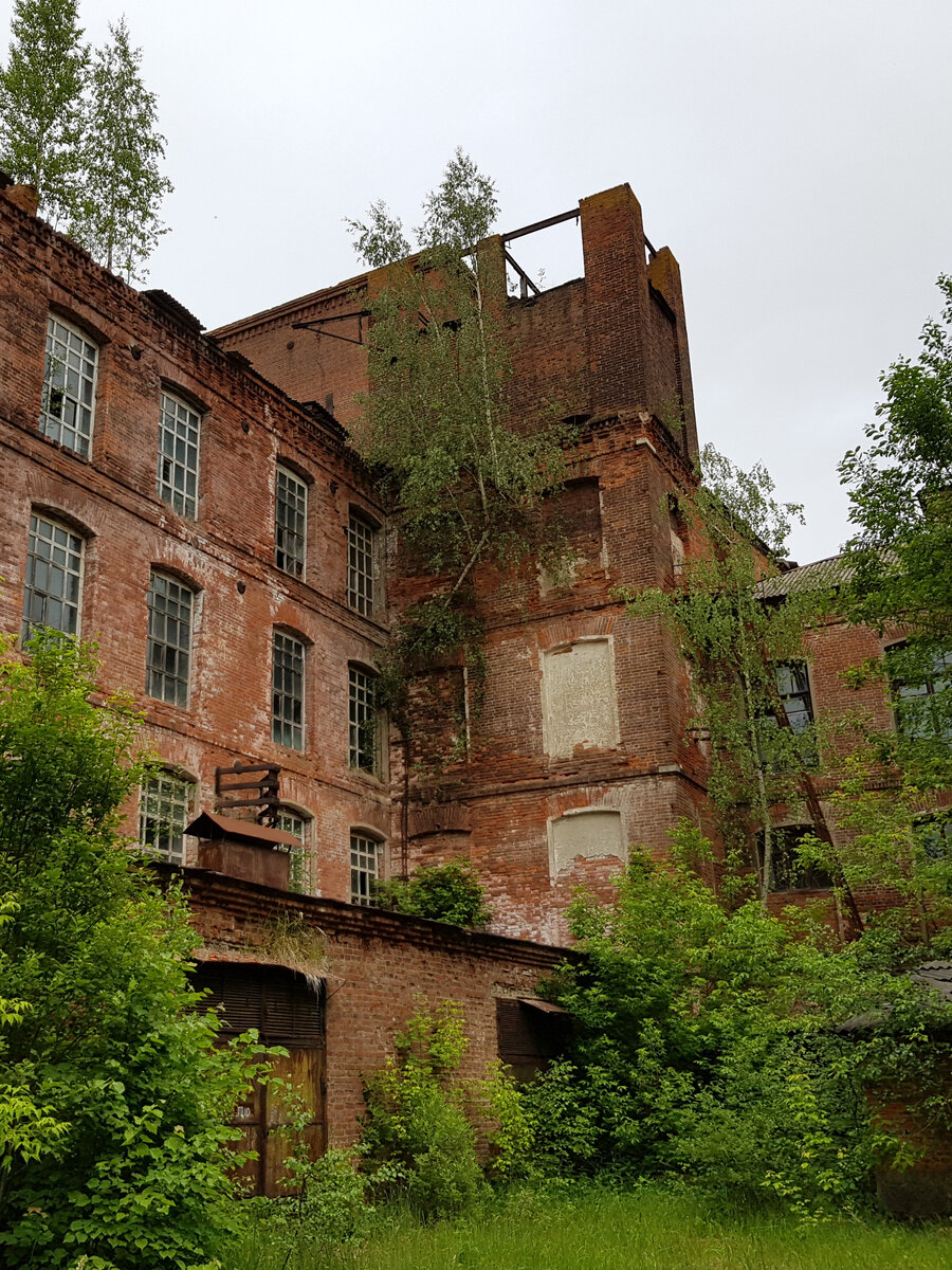 Богатая фабричная архитектура