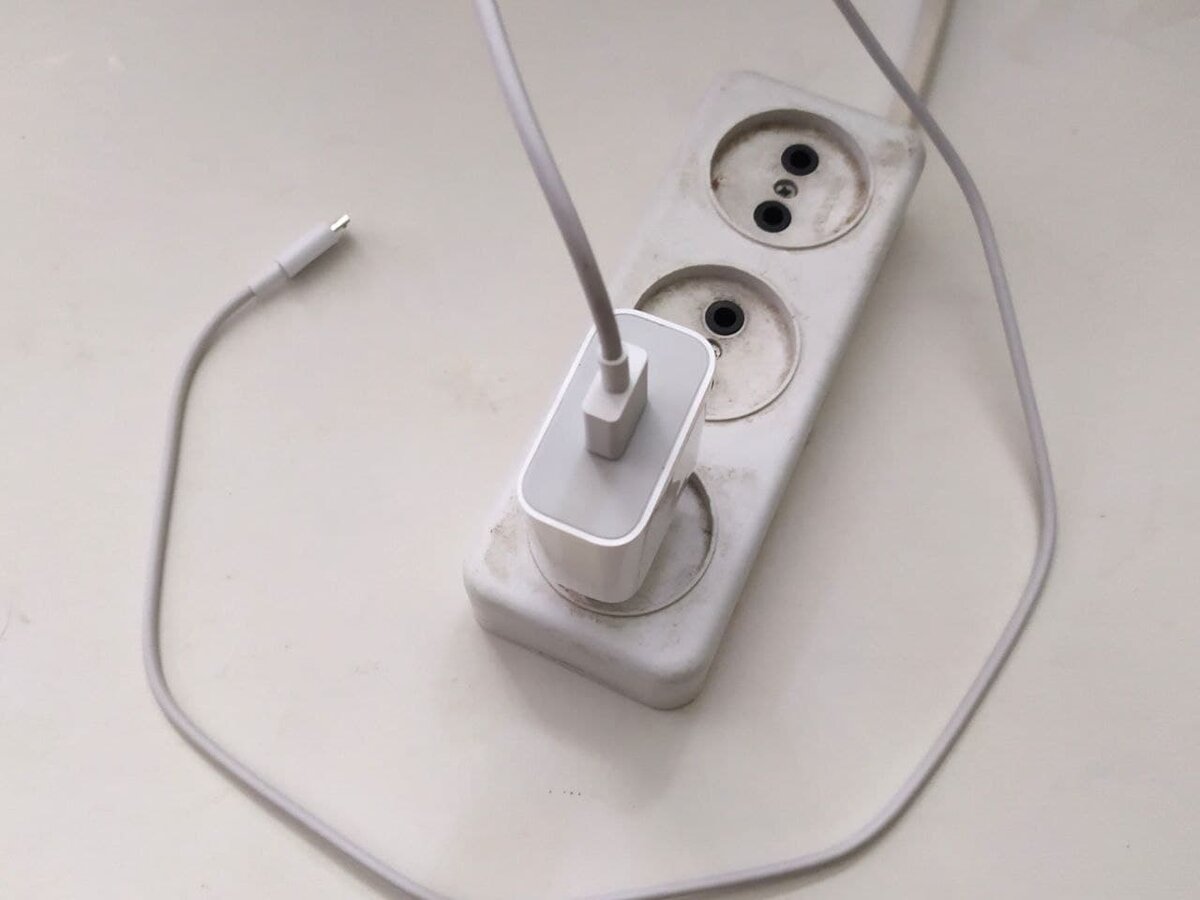 можно ли оставлять удлинитель. розетка- удлинитель встроенная в стену. сетевой удлинитель фотон 16-23е 2м черный. удлинитель макел. расплавился удлинитель.