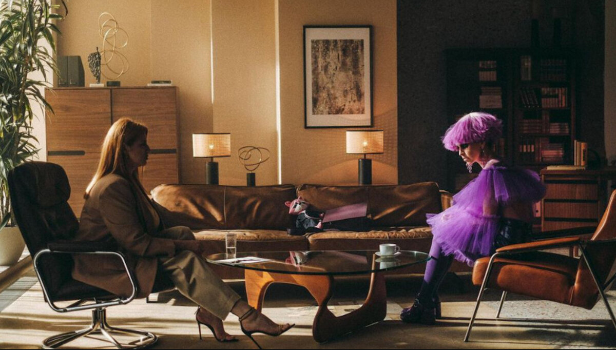 Героиня на сеансе психотерапии 