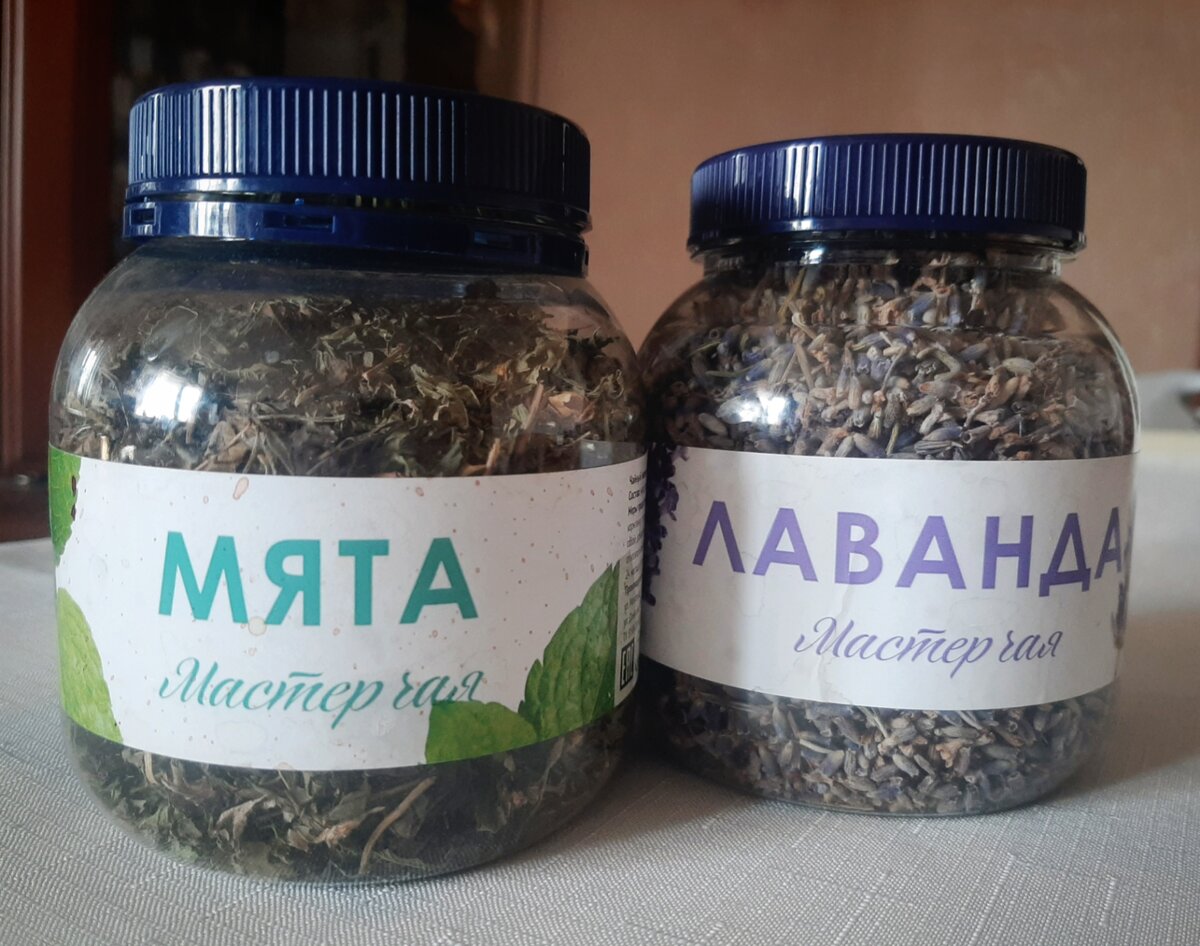 Кладу по ложке каждого вида, заливаю кипятком, и оставляю завариться минут на 7-9.