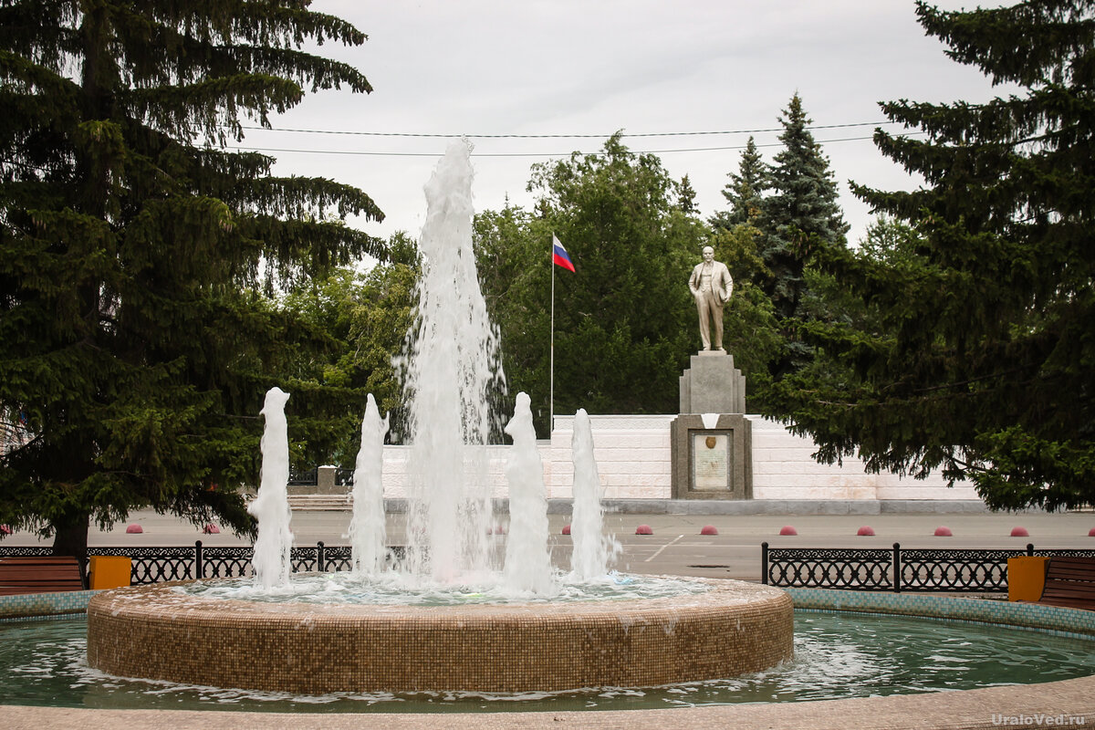 Поселок советов. Фонтан на площади красных Партизан Копейск. Город Копейск Челябинской области. Копейск центр города. Копейск площадь.