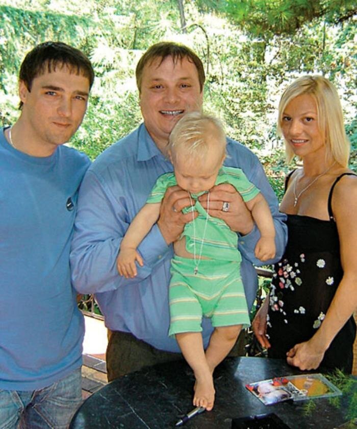 шатунов наследник сын. семья юры шатунова 2022. семья юры шатунова 2021. как сейчас живет семья юрия. юрий шатунов с семьей 2022.