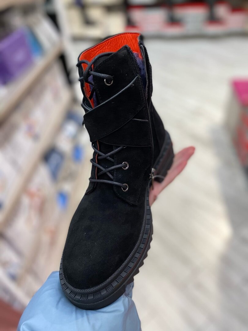 Вид спереди.