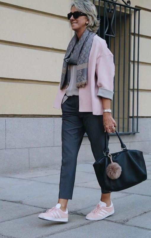 Простой фокус, который подходит девушкам любого возраста. Фото из открытых источников