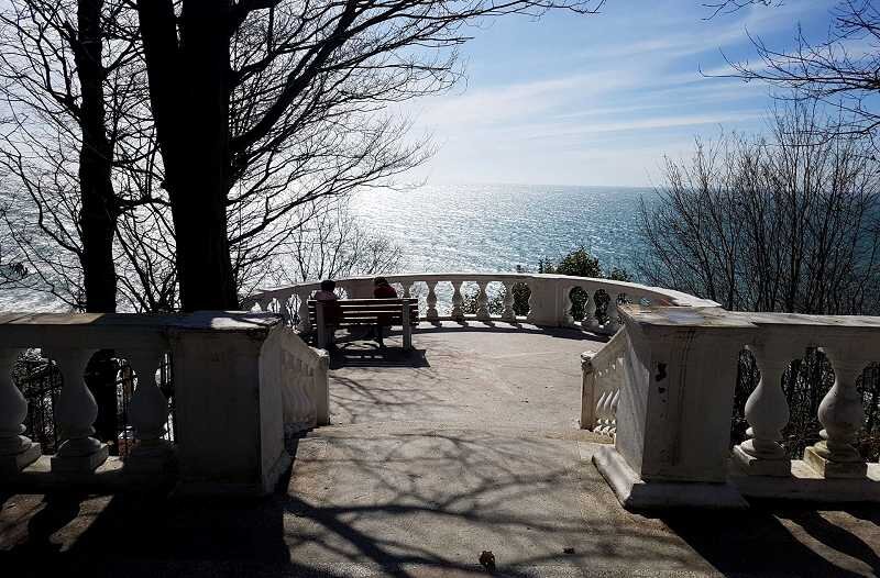 Вы можете любоваться морскими далями.