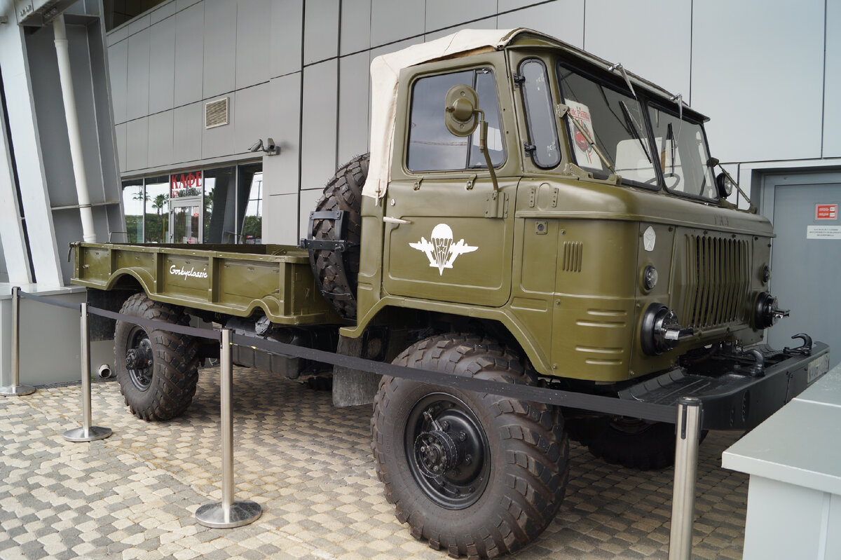 ГАЗ-66 с брезентовой крышей 