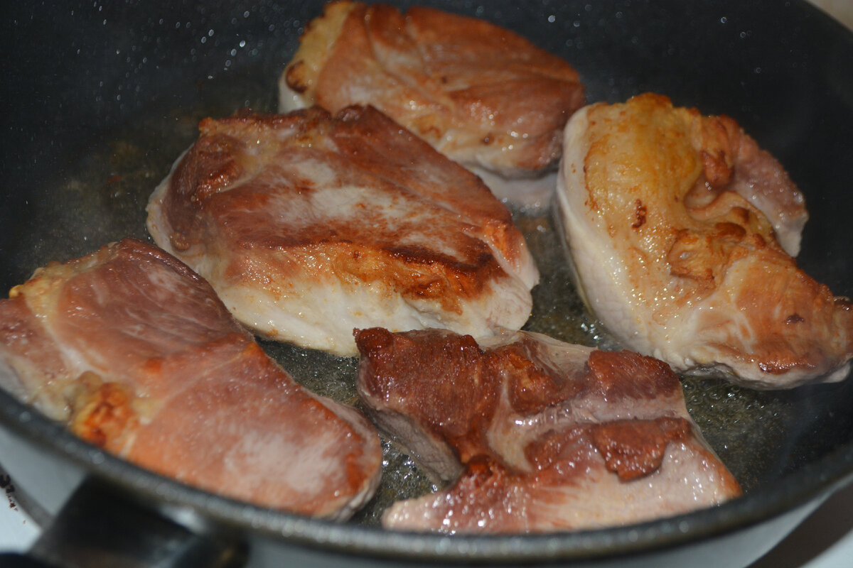 Как приготовить свинину тушенную с овощами: рецепт с фото