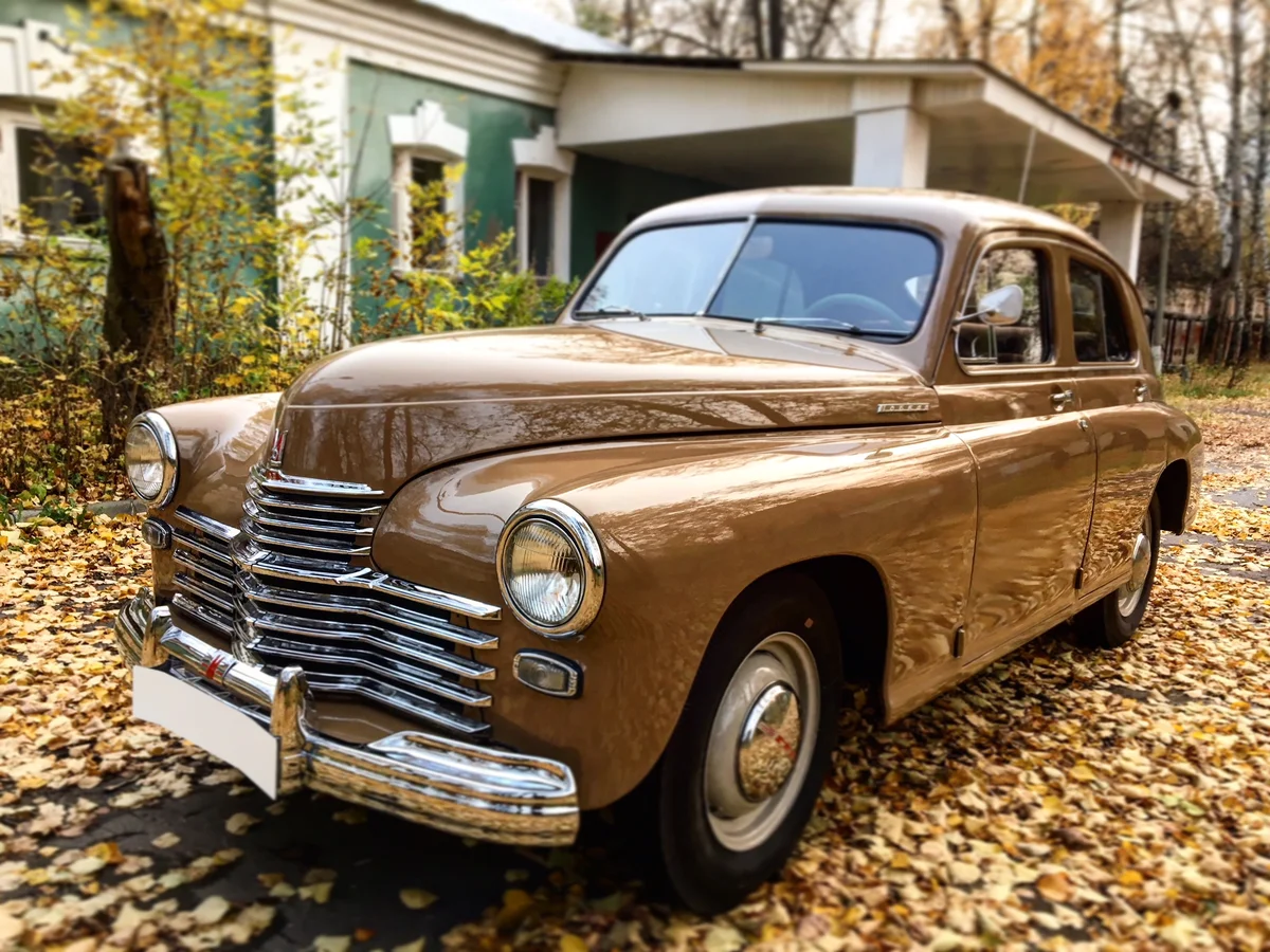 В реальных величинах мощность двигателя автомобиля Победа составляла всего 4-5 лошадей. Фактически, как карета, запряженная четверкой скакунов
