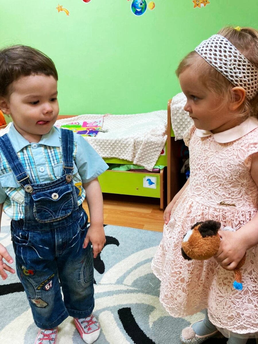 Знакомиться нужно уметь уже с детского сада. Фотография из архива автора. 