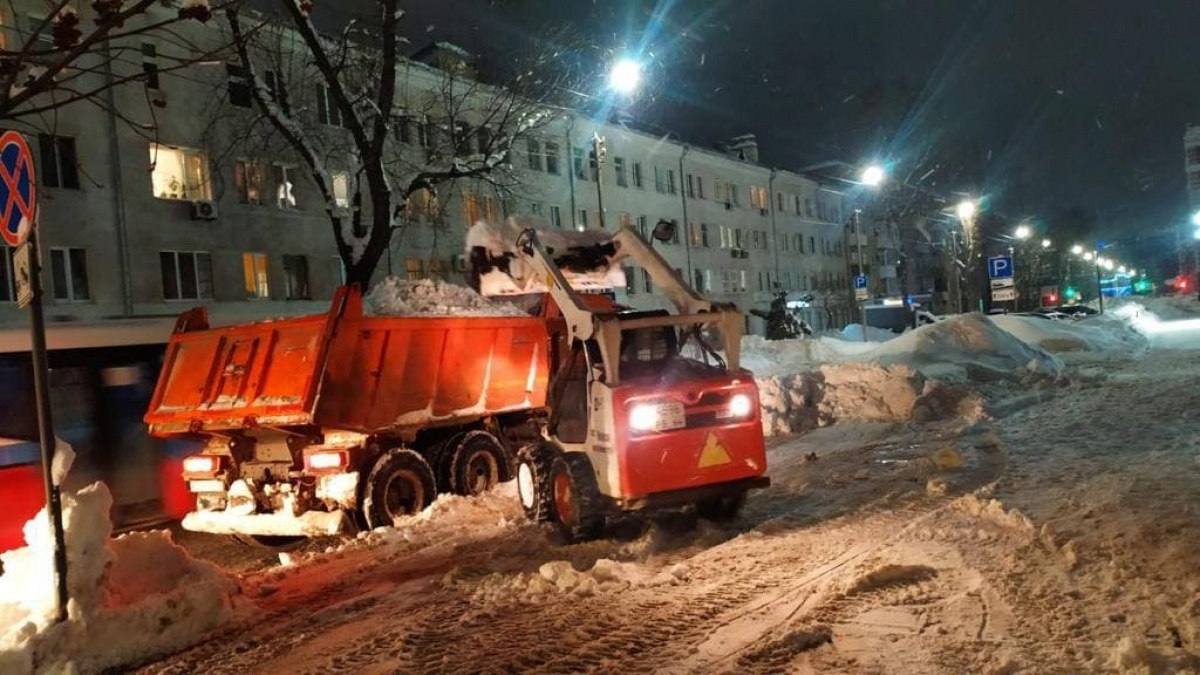    За прошедшую ночь в Саратове эвакуировали 24 мешавших уборке города автомобиляНовости Саратова и области – Сетевое издание «Репортер64»