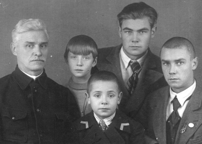 У нее было все: роли в театре и в кино, высокопоставленный муж, дочь. Не было только женского счастья. Руфина Нифонтова1