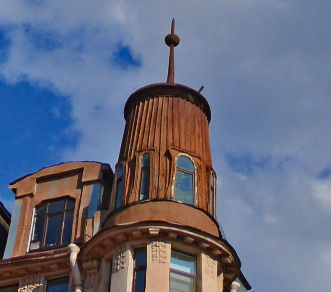 Чем-то эта башенка похожа на пепелац...