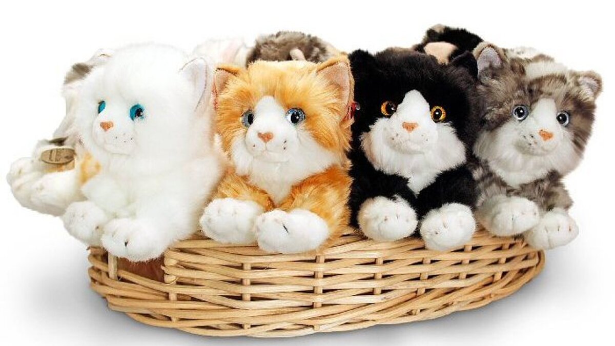 Купить игрушки. Игрушка котята в корзинке. Мягкие игрушки в корзинке. Мягкая игрушка кошка лежачая. Мягкие игрушки котята и щенки.