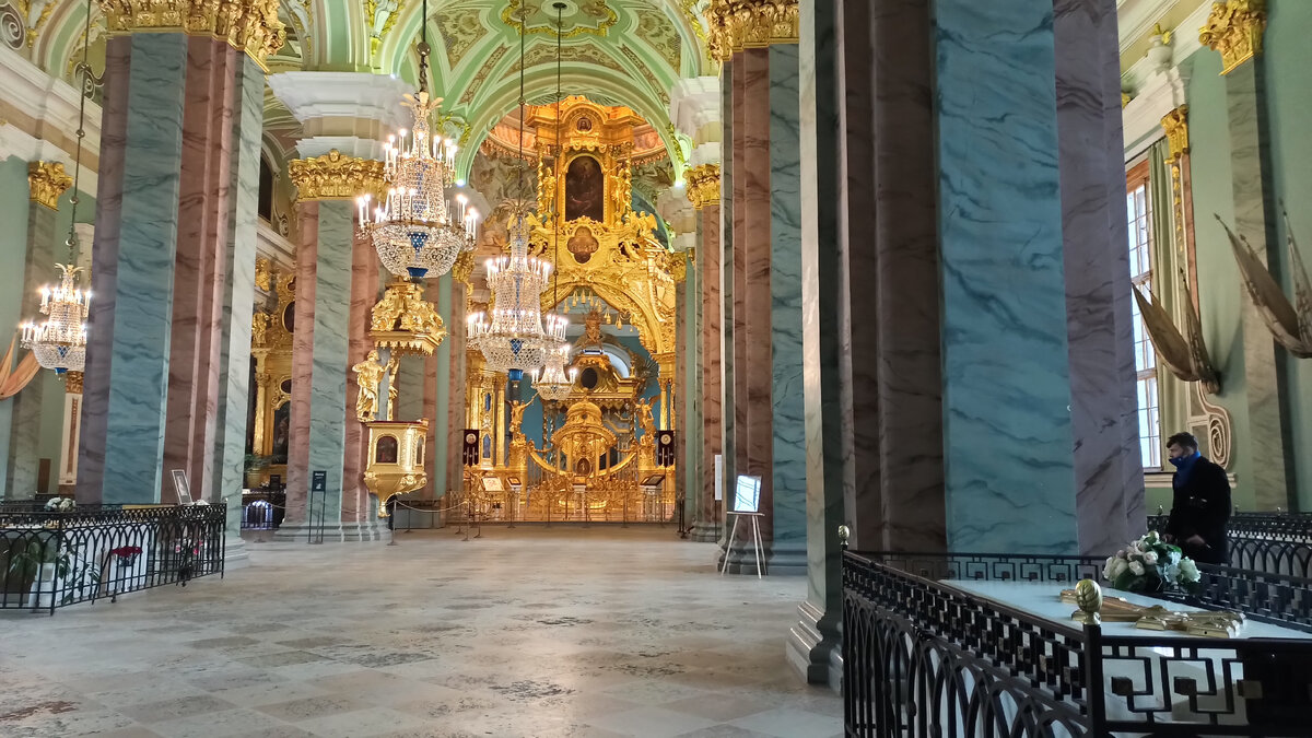 Центральный неф Петропавловского собора