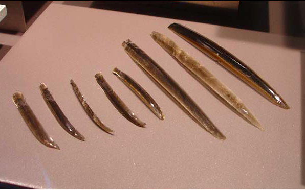 Изделия из обсидиана. Изображение взято из книги А. Ю. Склярова «Древняя Мексика без кривых зеркал», издательство ВЕЧЕ, 2009 