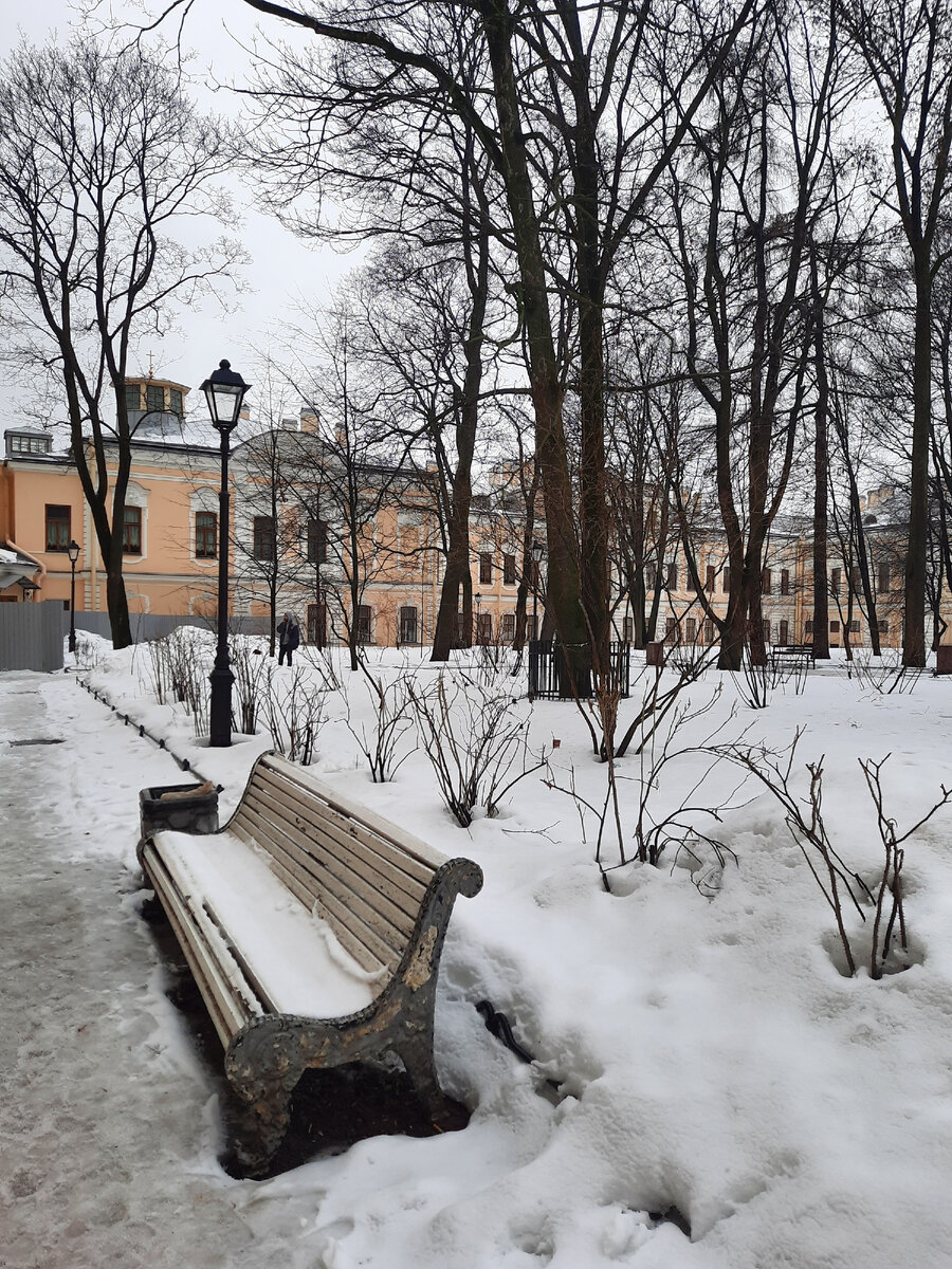 Петербург. Во дворе Фонтанного дома( музей Анны Ахматовой) | Вот такая я  путешественница. | Дзен