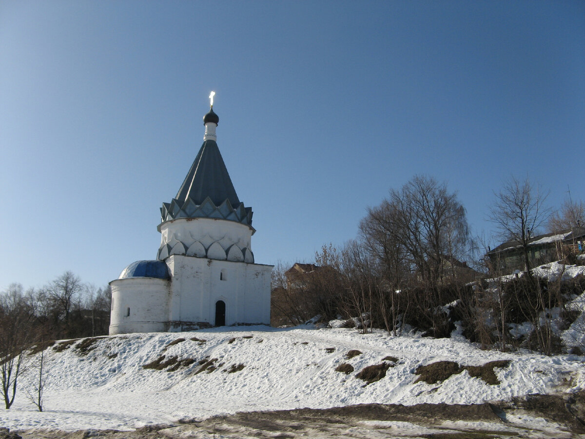 Вид на храм Косьмы и Дамиана с Окско набережной в Муроме. Фото автора.