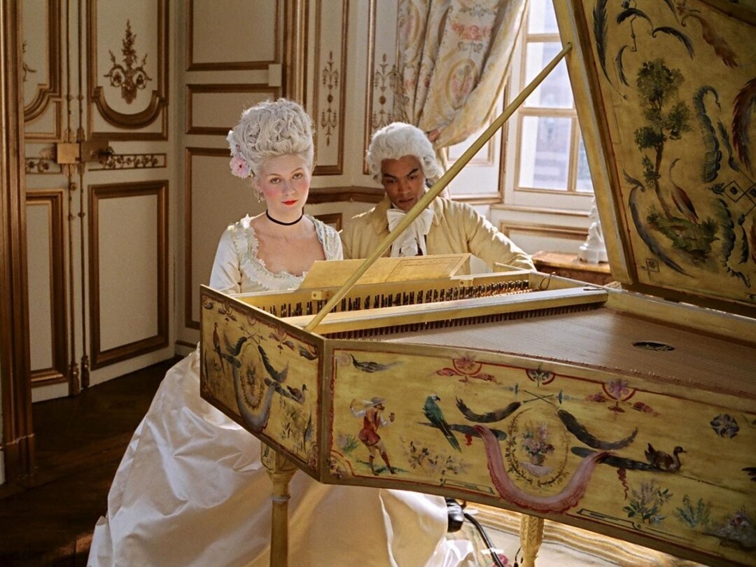 Кадр из фильма "Мария-Антуанетта", 2006 г, режиссер София Коппола