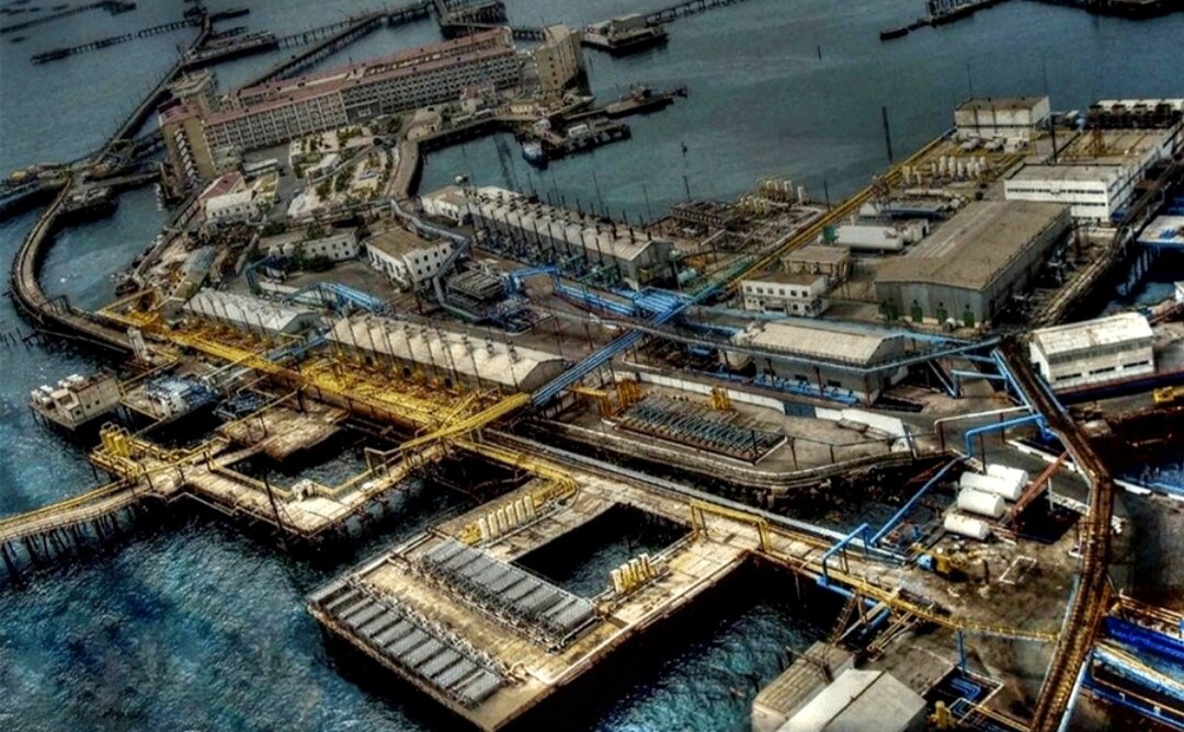 Нефтяной город в каспийском море