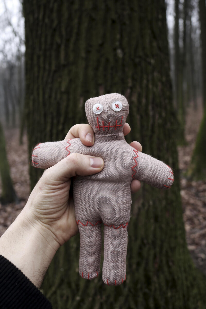 Кукла Вуду из современных материалов.