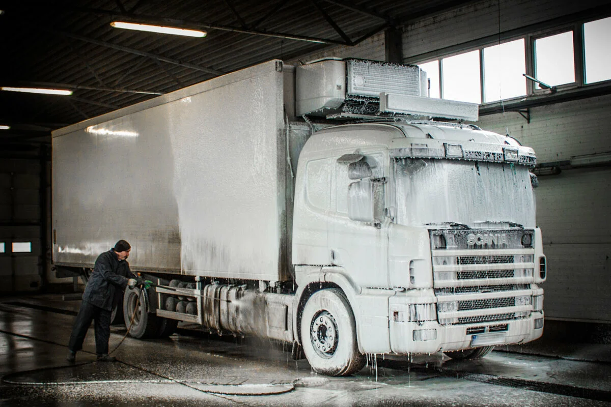 Scania на мойке