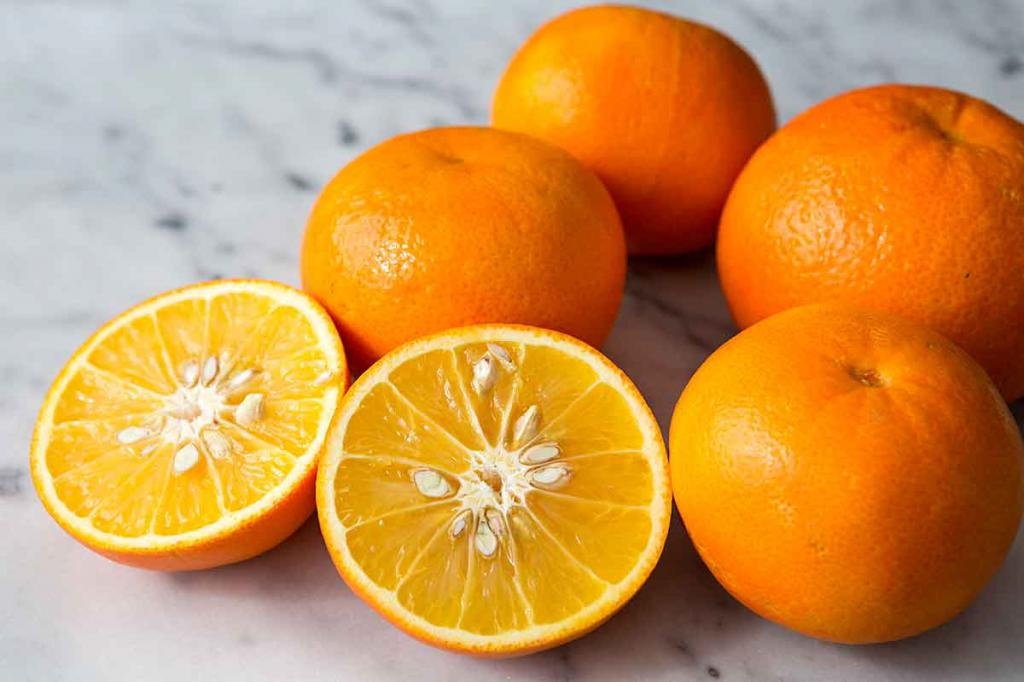 Можно есть апельсины вечером. Померанец гесперидий. Померанец оранж. Померанец цитрусовые. Померанец цвета оранж.