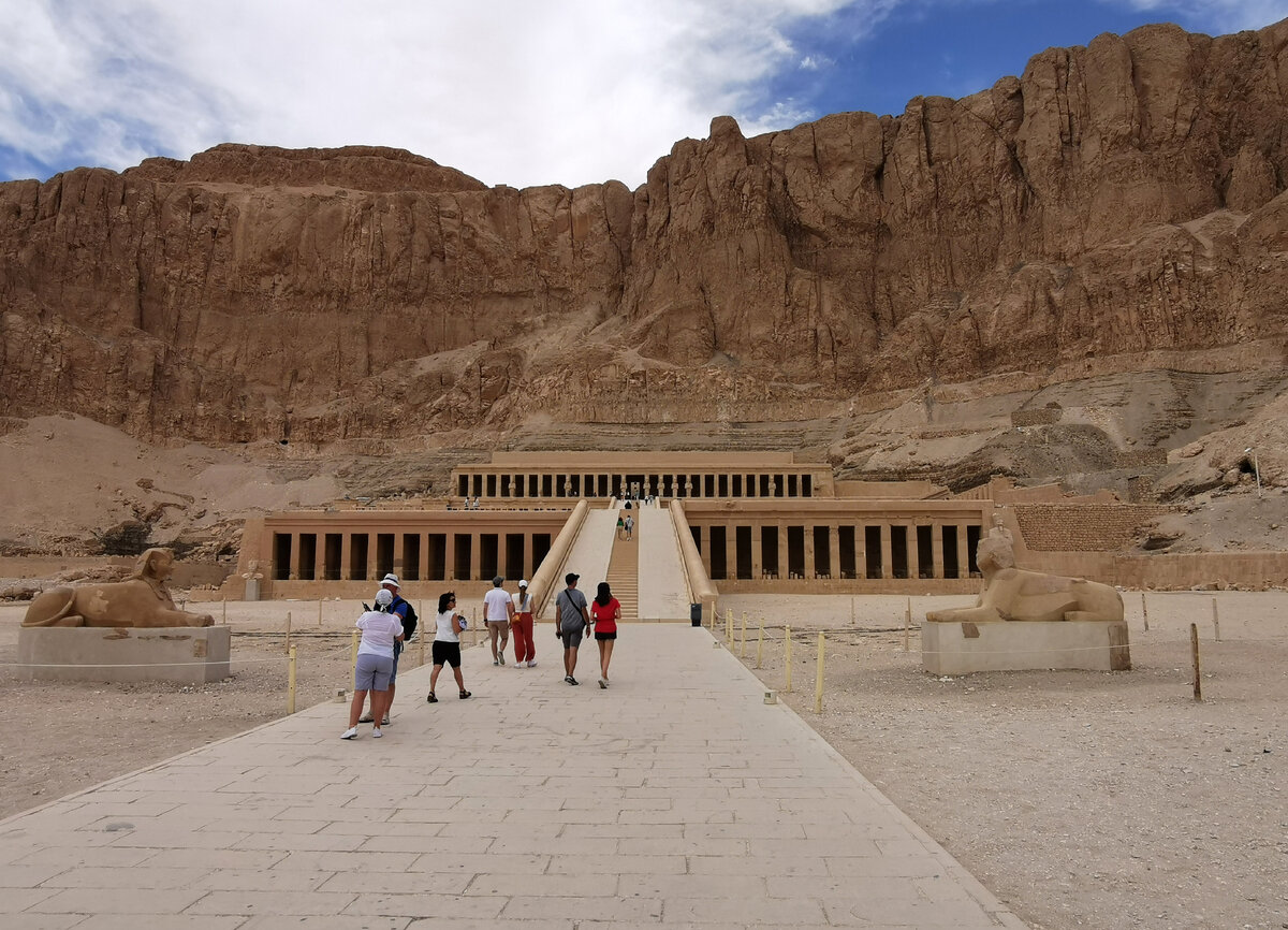 Погребальный храм Хатшепсут Джесер-Джесеру