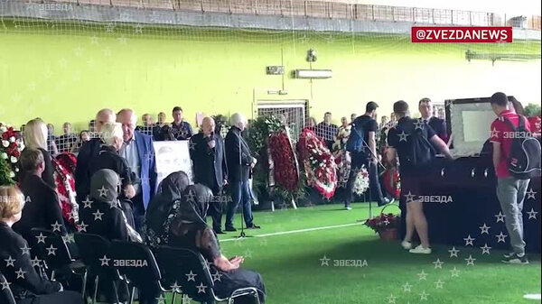 Футболисты "Спартака" приехали на церемонию прощания с Георгием Ярцевым. Видео © Telegram / Zvezdanews