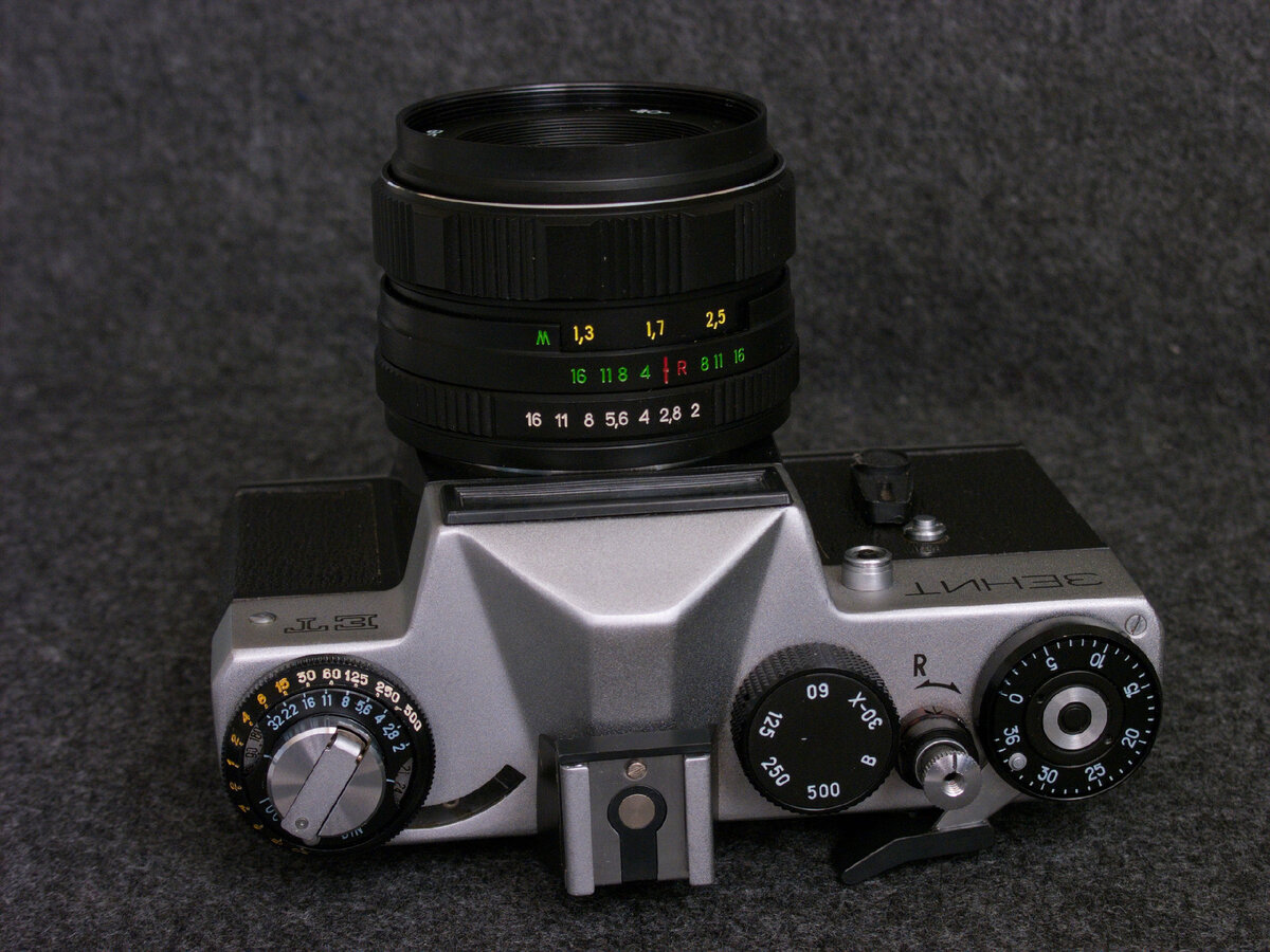 Helios-44M-4 на фотокамере Зенит ЕТ