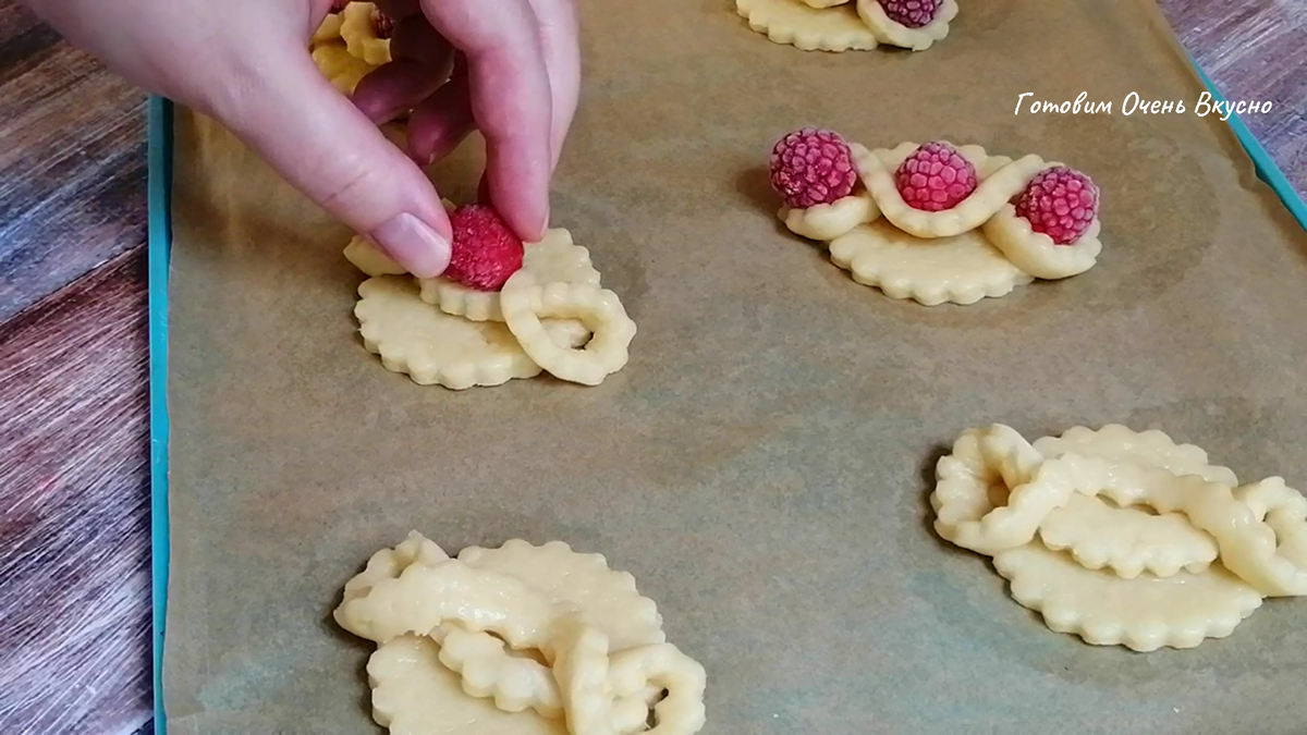 Яркое, нежное и по-настоящему летнее печенье с малиной. Вкусная выпечка к  чаю | ГОТОВИМ очень ВКУСНО | Дзен