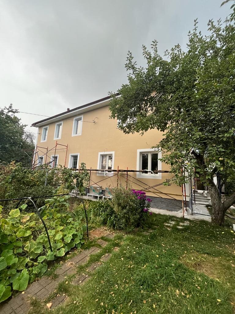 Наши услуги 
Имея огромный опыт работы на строительном рынке, на сегодняшний день компания «Elite House Group» предлагает вам полный спектр услуг в области отделки фасадов зданий:

подбор материалов с учетом требуемой эстетики и практичности, допустимой нагрузки на фундамент, долговечности и целого ряда других факторов;
дизайн-проектирование фасадов;
составление сметы;
содействие в покупке и поставка необходимых материалов;
отделка фасадов частных домов и общественных зданий любого уровня сложности.
