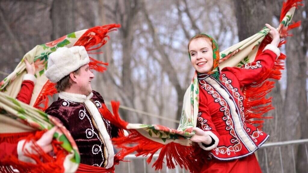    В Ростове-на-Дону в течение нескольких дней будут проводить «Новогоднюю ярмарку», сообщает «Донэкспоцентр».