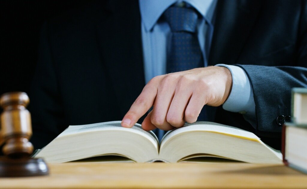 В России с 1 сентября: рекламу блогеров промаркируют, а судимых таксистов не пустят за «баранку»