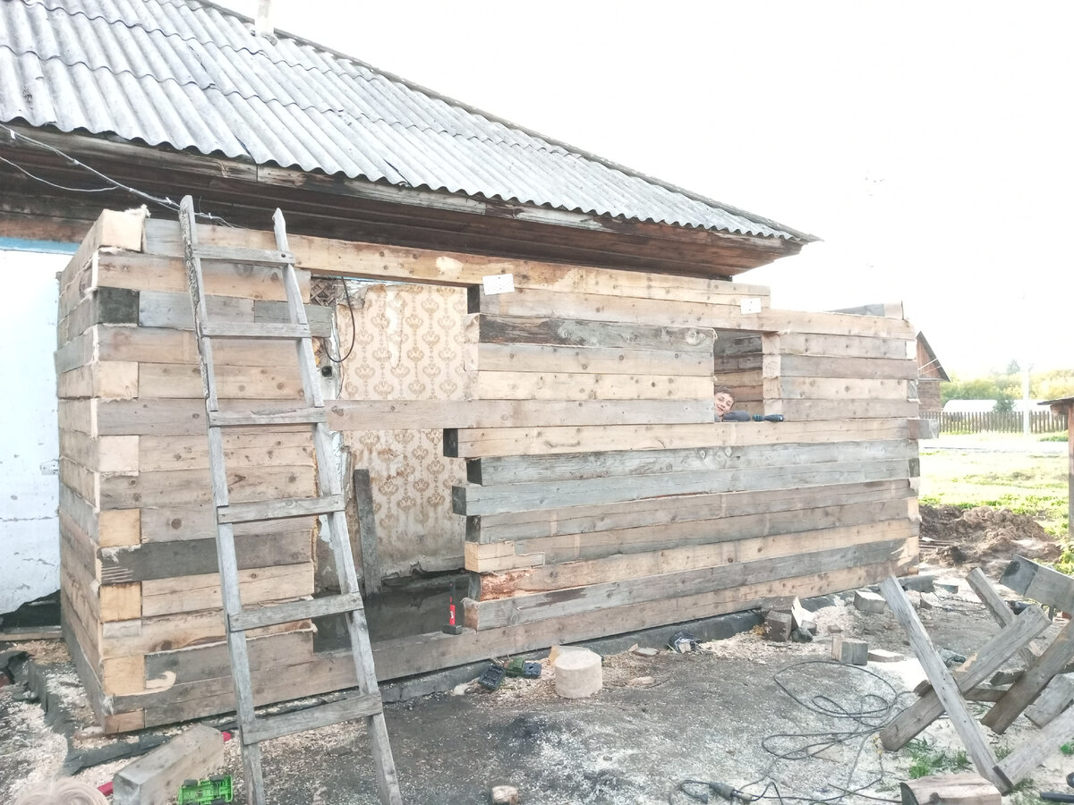 А вот и стены...