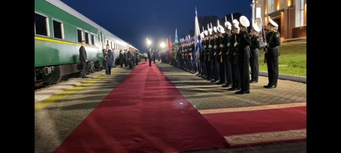 Фото: телеграм-канал Олега Кожемяко. Скриншот. Лидера Северной Кореи встретили на станции Хасан